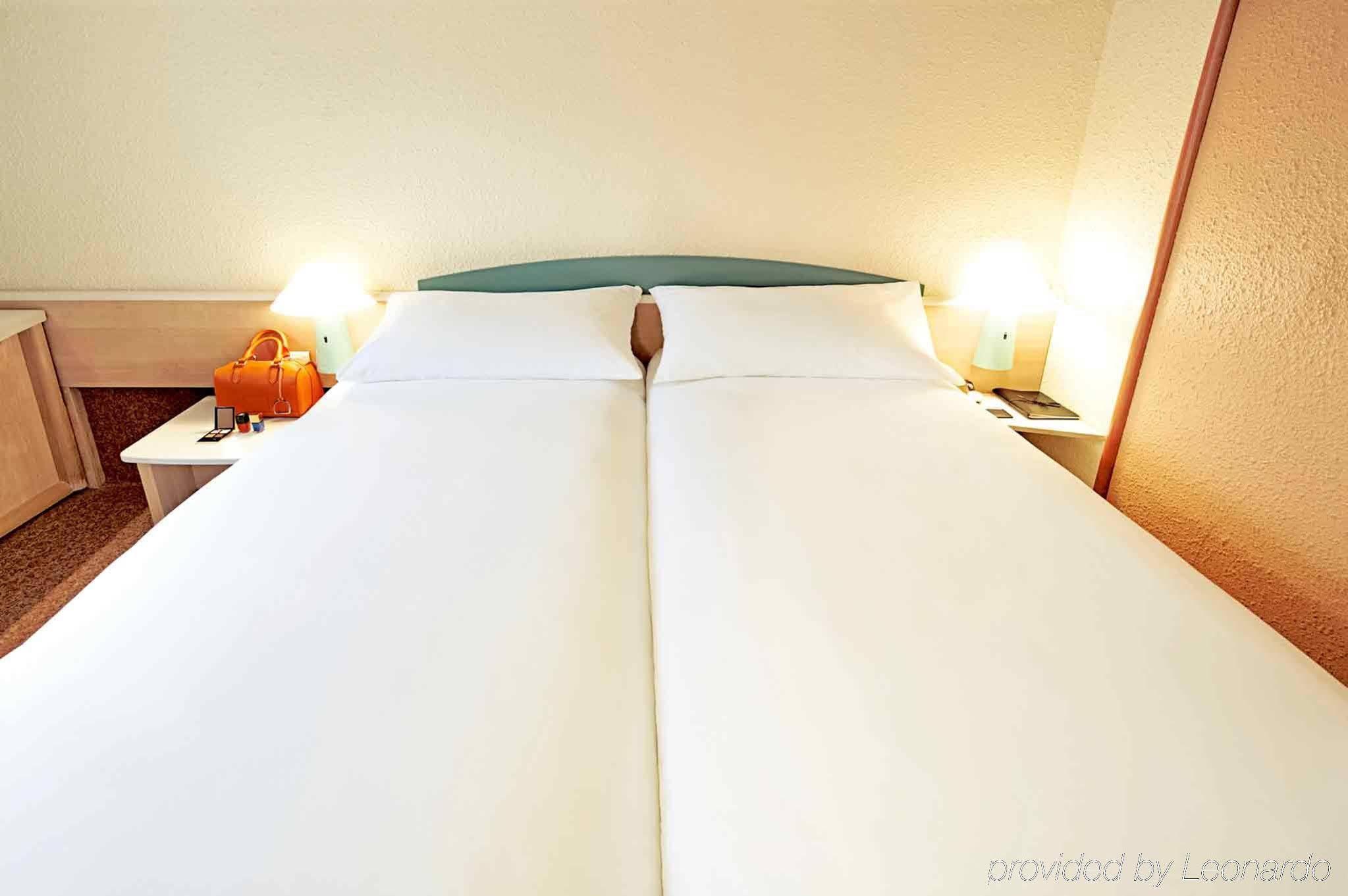 Ibis Budget Caen Porte De Bretagne Bretteville-sur-Odon Екстер'єр фото