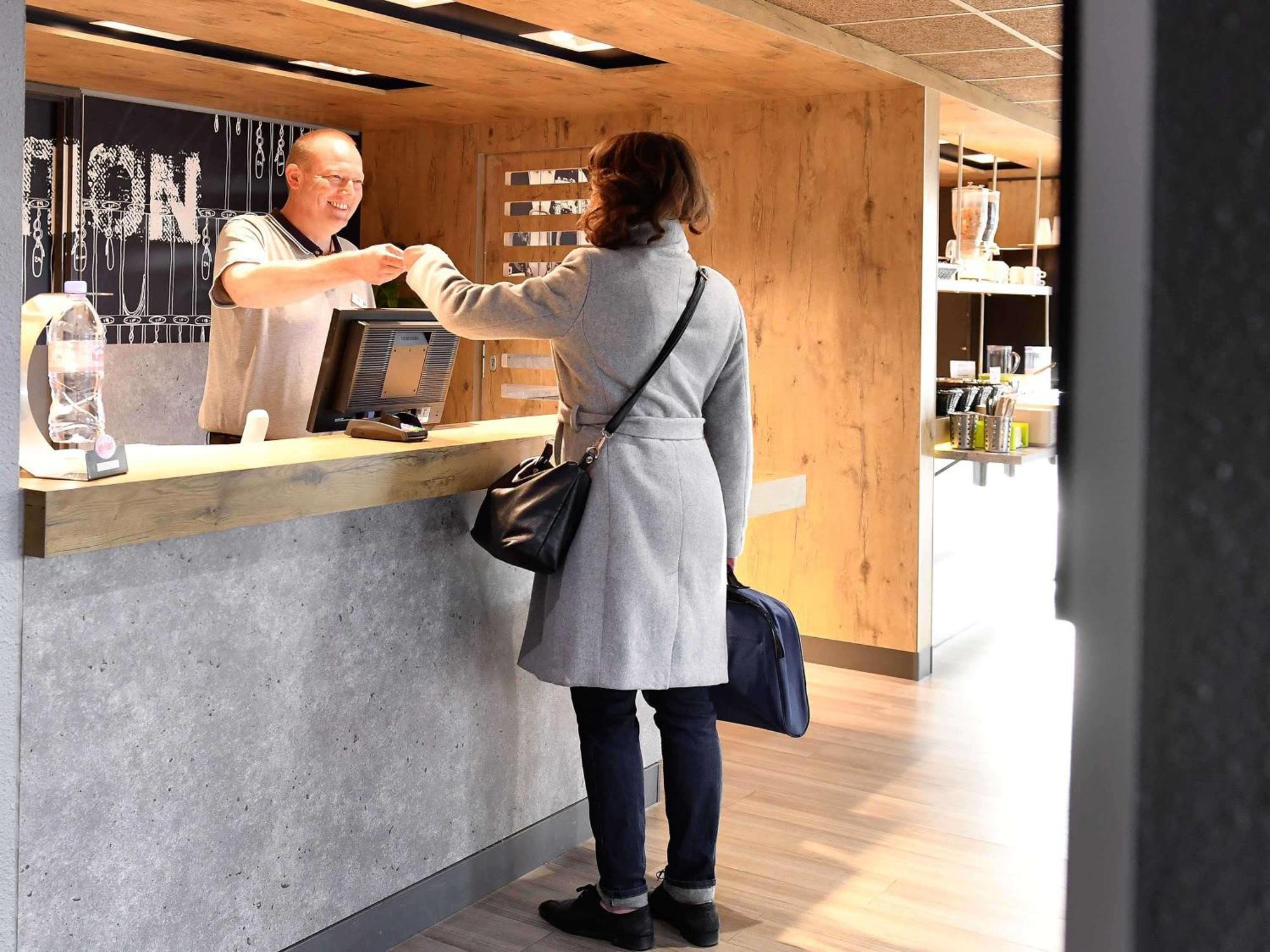 Ibis Budget Caen Porte De Bretagne Bretteville-sur-Odon Екстер'єр фото